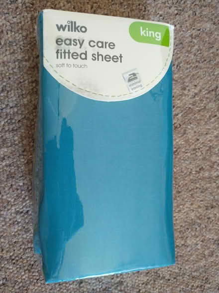 Photo of free King size fitted sheet (Chesterton CB4) #1