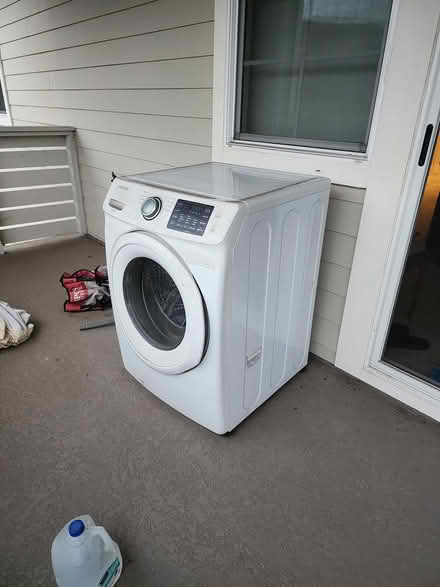 Photo of free Samsung 4.2 cu ft clothes washer (Half Moon Bay) #1
