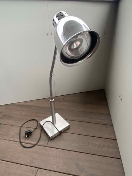 Photo of free Food warmer/heat lamp (East Croydon) #1