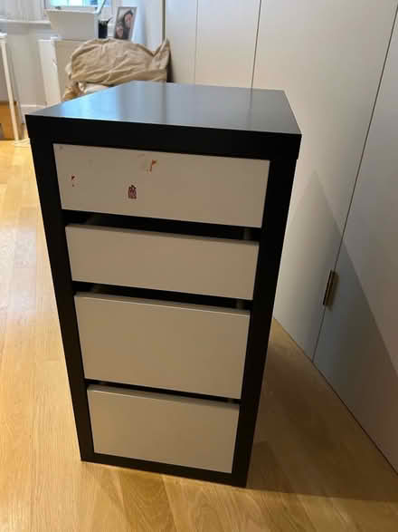 Photo of free White and black chest of 4 drawers (Earls Court SW5) #1