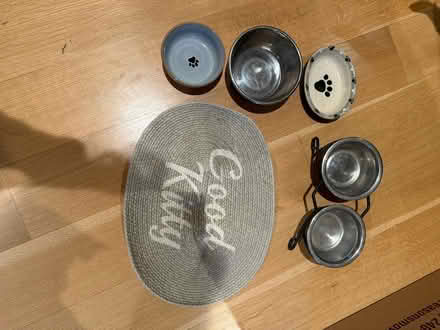 Photo of free Pet bowls n mat (95070) #1