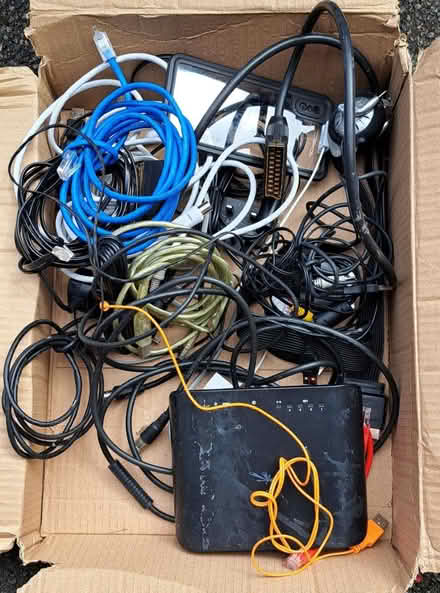 Photo of free Various cables (OX14 off Colwell Drive) #1