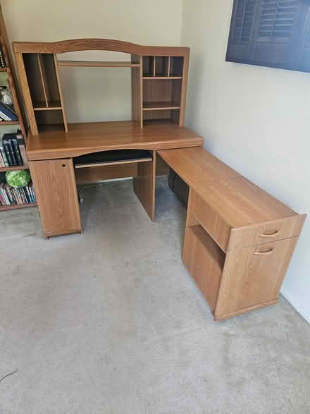 Photo of free student computor desk (Palms) #1
