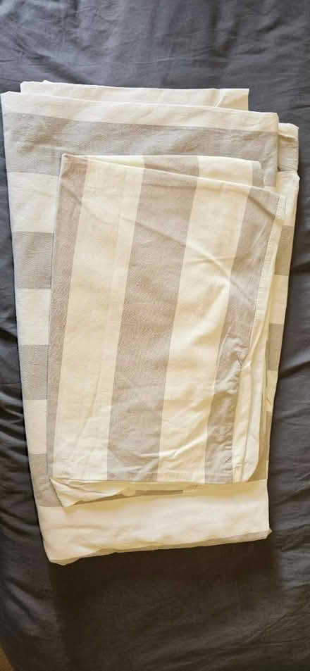 Photo of free Duvet set & bath mat (Tower Hill/Shadwell) #1