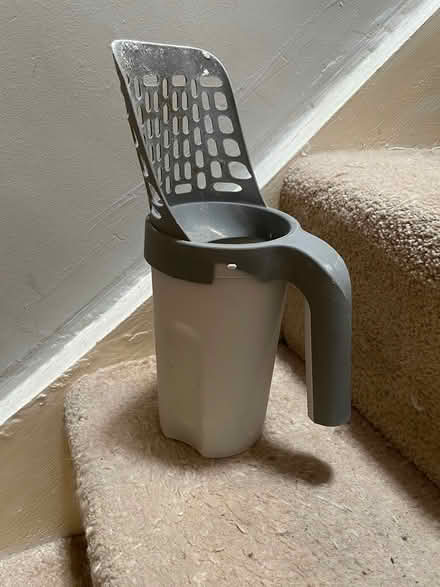 Photo of free Cat litter, corner box and scoops (Mitcham CR4) #4