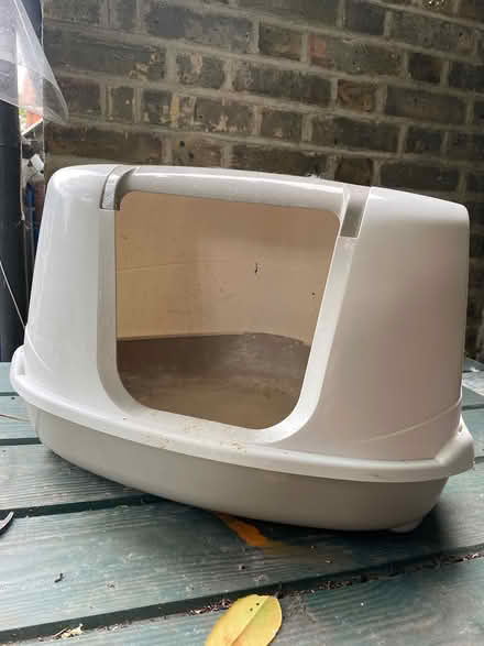 Photo of free Cat litter, corner box and scoops (Mitcham CR4) #1
