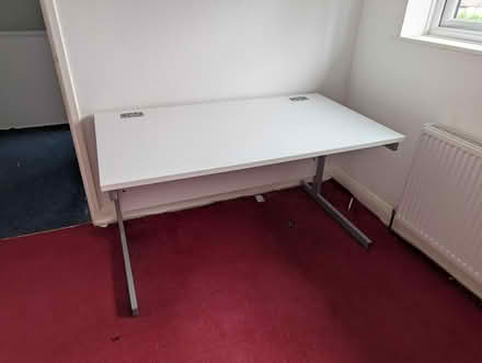 Photo of free White desk (Berkhamsted HP4) #1