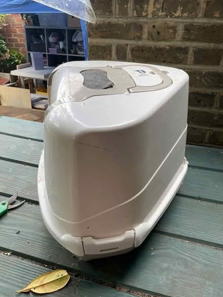 Photo of free Cat litter, corner box and scoops (Mitcham CR4) #2
