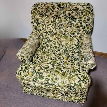 Photo of free Vintage Floral Chair (22407) #1