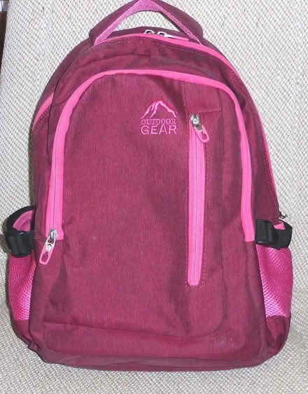 Photo of free pink backpack (Glasgow G43) #1