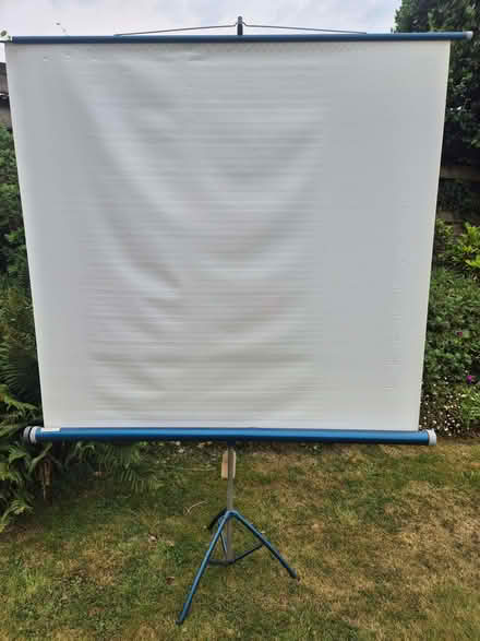 Photo of free Projector Screen (Truro TR1) #1