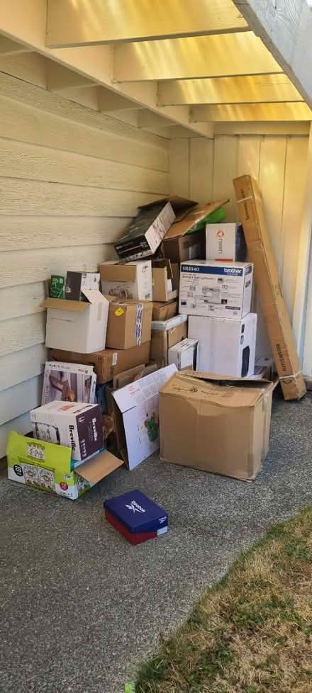 Photo of free boxes (Bellevue) #1