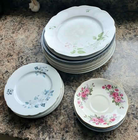 Photo of free Selection of plates and saucers (BT10) #1