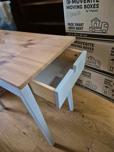 Photo of free Small desk/side table (Highbury N5) #4