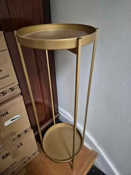 Photo of free Round table (Highbury N5) #1