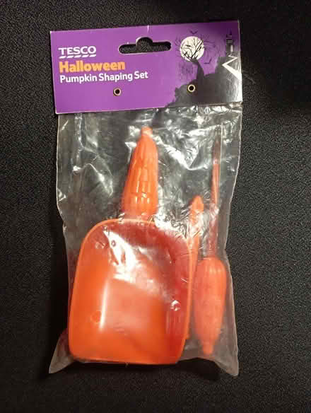 Photo of free New Halloween Pumpkin Shaping Set (Gants Hill / IG2) #1