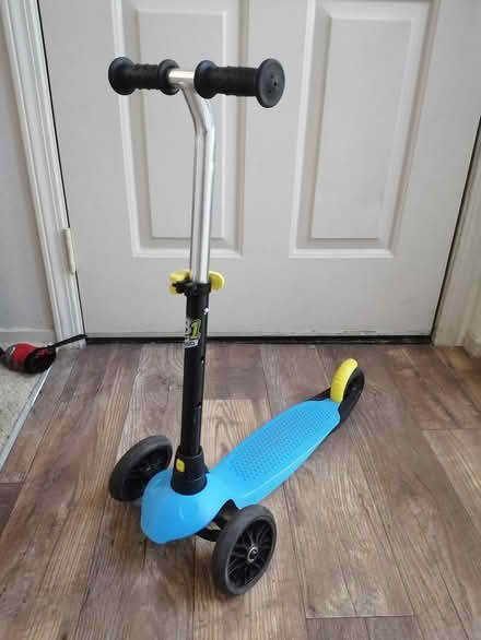 Photo of free 3 wheels scooter Oxelo (Davis) #1