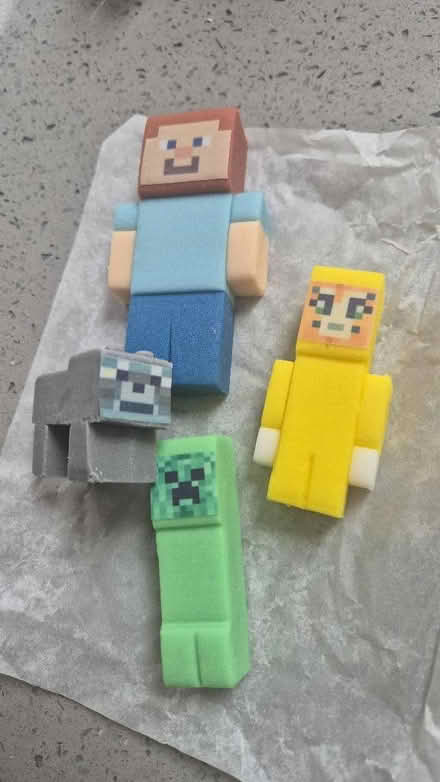Photo of free Minecraft fondant cake topper (Colehill BH21) #1