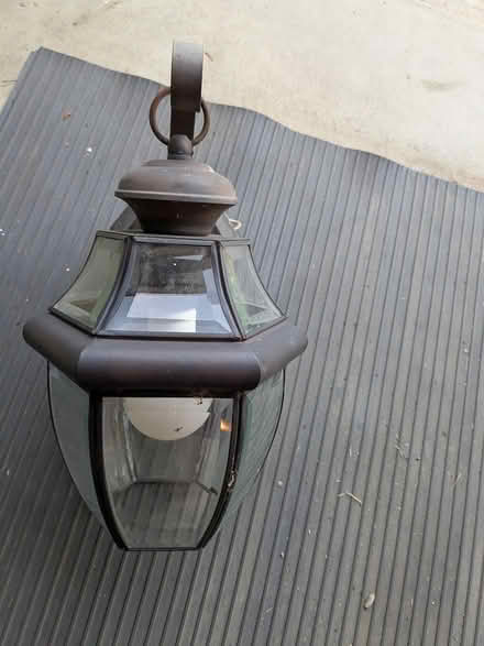 Photo of free Exterior lights (141 & Big Bend, Valley Park) #1
