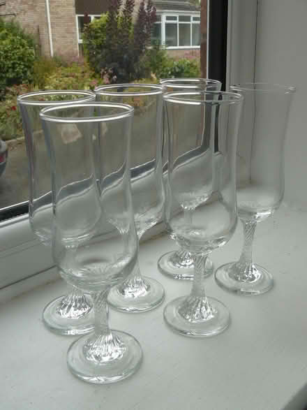 Photo of free 6 x champagne/fizz-style glasses with twist stems (Kempsey WR5) #1