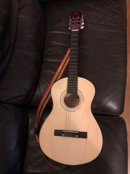 Photo of free Kid’s Guitar 🎸 (Cheshunt En8) #1