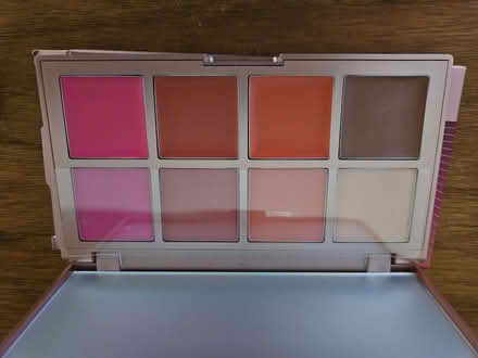 Photo of free No.7 face palette brand new (Radford Semele CV31) #3