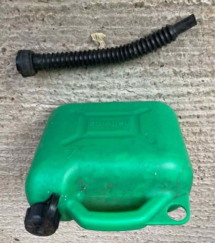 Photo of free 5 litre plastic fuel can (Shap CA10) #2