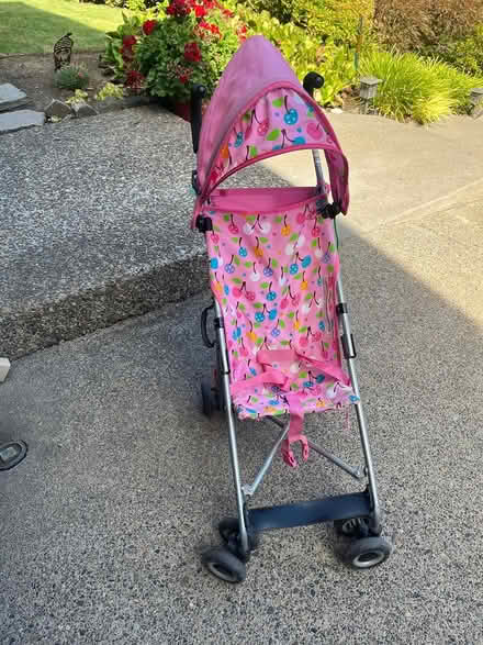 Photo of free Umbrella stroller (South Beaverton) #1