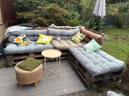 Photo of free Pallet garden furniture (Münchenstein) #1