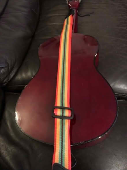 Photo of free Kid’s Guitar 🎸 (Cheshunt En8) #4