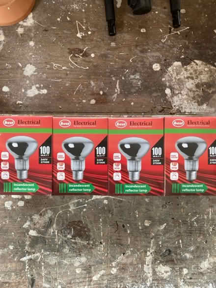 Photo of free E27 bulbs 100watts x4 (OX44 Little Milton) #2