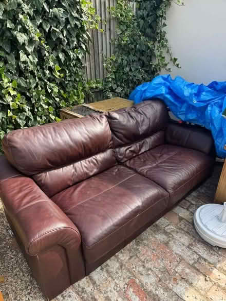 Photo of free Large brown sofa (Kidlington OX5) #1
