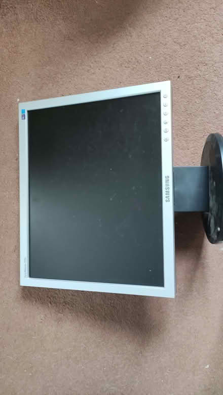Photo of free Samsung 15" 4:3 monitor TFT VGA (Northern Moor M23) #2