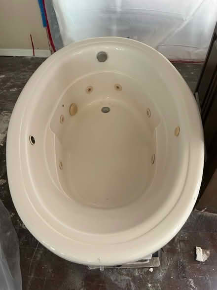 Photo of free Jacuzzi tub with hydro system (Bel Air) #1