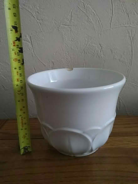 Photo of free White Ceramic Plant Pot (Leighton buzzard LU7) #1