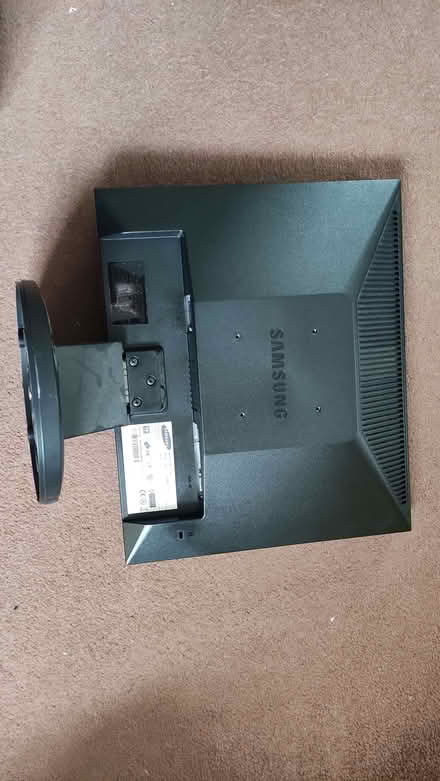 Photo of free Samsung 15" 4:3 monitor TFT VGA (Northern Moor M23) #1
