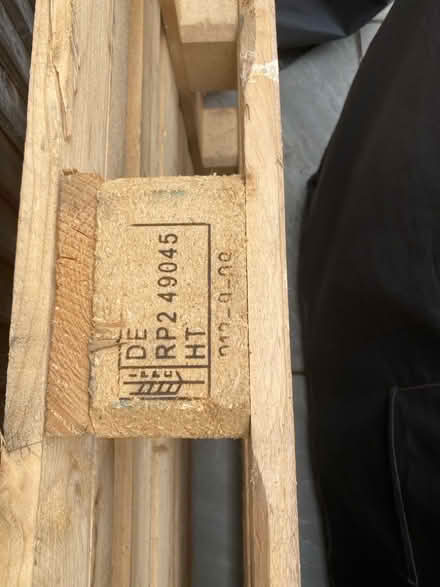 Photo of free Wood pallet (Norbiton KT2) #3