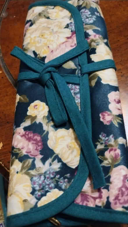 Photo of free cloth make-up carrier (Allen) #1