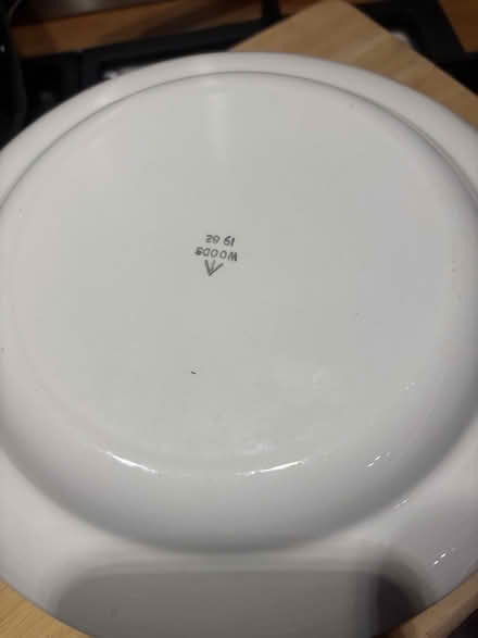 Photo of free 6 Dinner plates - no cracks or chips (Lemsford AL8) #2