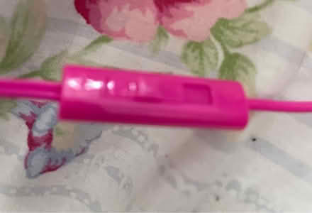 Photo of free Pink in ear headphones (Fawdon NE3) #2