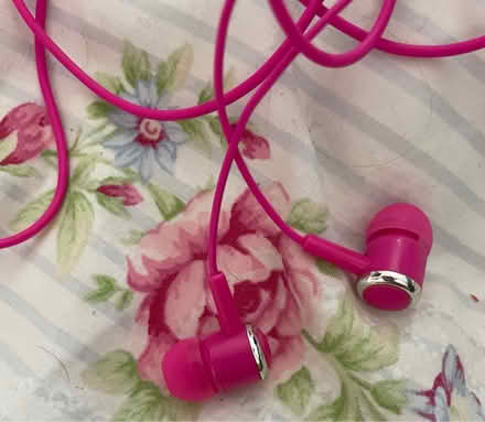Photo of free Pink in ear headphones (Fawdon NE3) #3