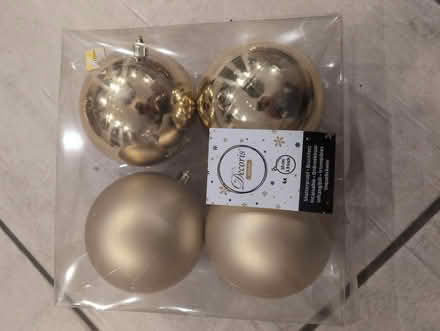Photo of free Gold baubles 10cm (Brasenose OX11) #1