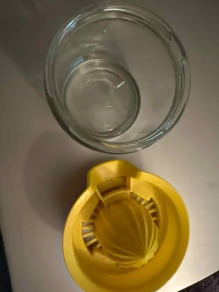 Photo of free Citrus Juicer with glass jug (Ashford TW15) #3