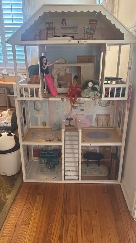 Photo of free Semi furnished dollhouse (Near Douglas park) #1
