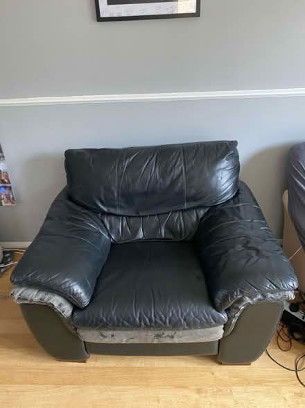 Photo of free Single seater sofa (Duston NN5) #1