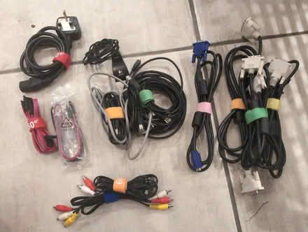 Photo of free Assorted computer wires, display, usb, power, audio (Brasenose OX11) #1