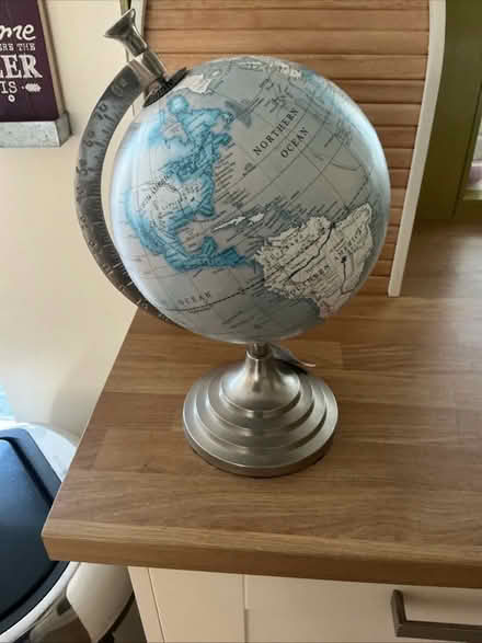 Photo of free World globe (Stone Cross BN24) #1