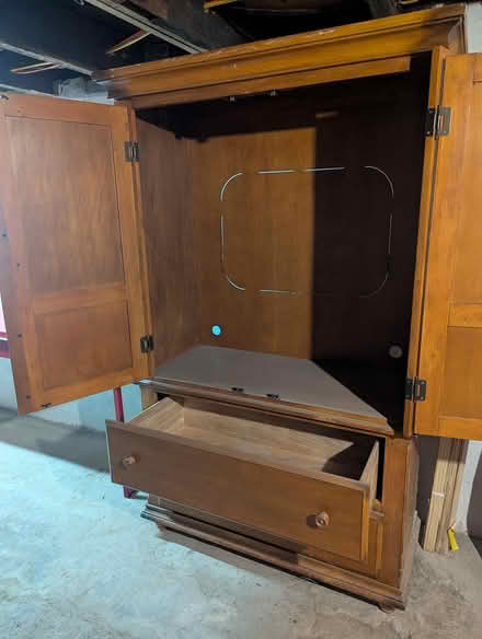 Photo of free Armoire (Union Square/Somerville) (Union Square) #4