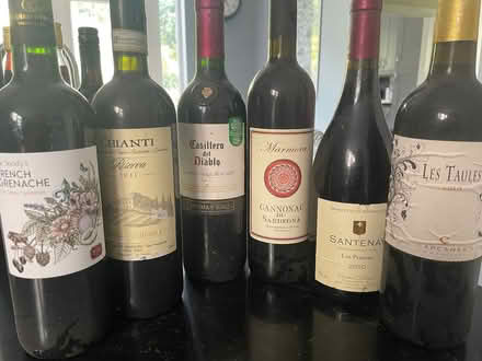 Photo of free (Old) bottles of red and mulled wine (London Rd, HW HP11) #1