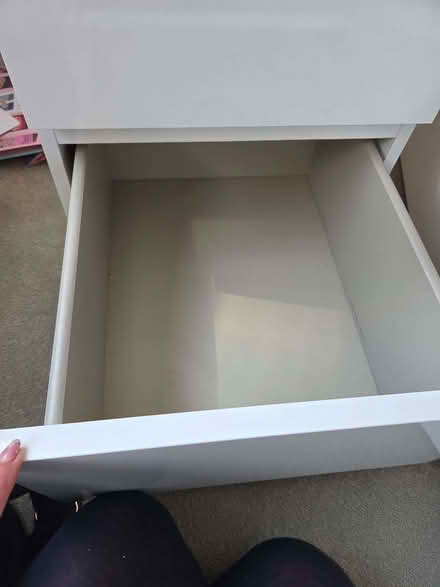 Photo of free Malm ikea bedside cabinet (Holmer Green HP15) #3